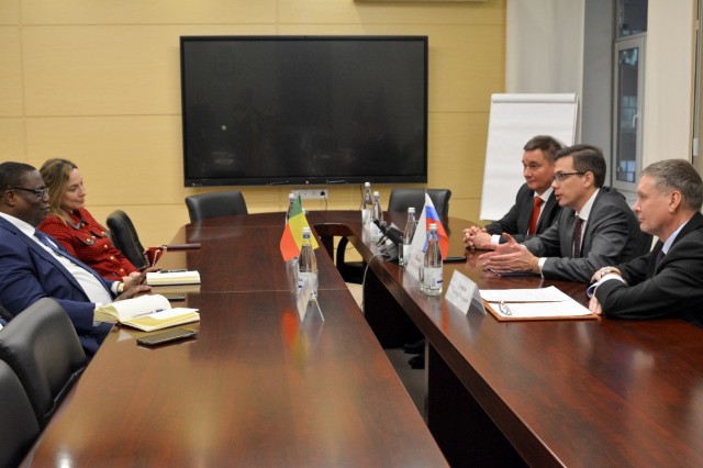 Юрий Шалабаев обсудил сотрудничество с послом Республики Бенин в РФ Акамби Андрэ Окунлола-Биау