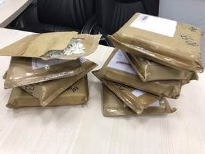 Почта России предотвратила переправку из Южной Азии в Москву 16 кг запрещённых препаратов Почта России предотвратила переправку из Южной Азии в Москву 16 кг запрещённых препаратов
