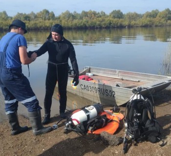 Водолазы нашли тело пропавшего при скатывании машины в реку мальчика в Башкирии