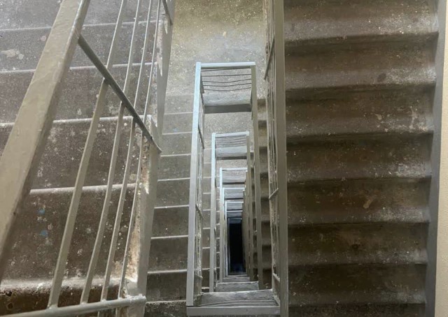 1,5-годовалый мальчик упал в пролёт с восьмого этажа в Казани