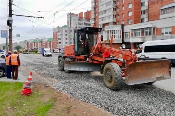 Улицу Университетская в Чебоксарах ремонтируют методом холодной регенерации