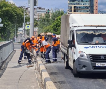 Парапеты начали ремонтировать на Канавинском мосту в Нижнем Новгороде