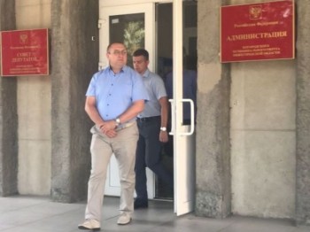 Опубликовано видео задержания главы Богородского округа Александра Сочнева