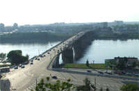 Гладышев выразил недовольство тем, что в минувшие выходные не проводился ремонт дорожного покрытия Канавинского моста