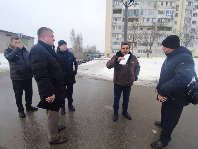 Замглавы Саратова Павел Шаповалов провёл встречи с жителями после выговора Замглавы Саратова Павел Шаповалов провёл встречи с жителями после выговора