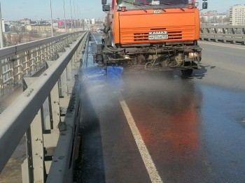 Поливомоечные машины работают на нижегородских улицах в рамках месячника по благоустройству