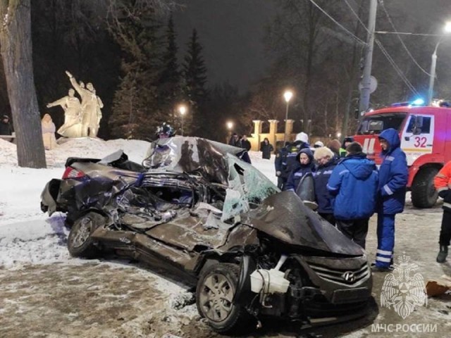 Пассажиры и водитель Hyundai Solaris погибли в ДТП на Мызе в Нижнем Новгороде
