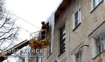 Более 50 крыш очищено от наледи в Дзержинске Нижегородской области 11-12 марта
