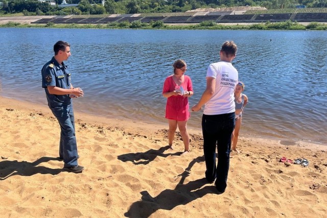Волонтеры и МЧС проводят рейды в местах массового купания нижегородцев