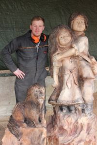 Учитель технологии школы № 41 города Чебоксары стал призером фестиваля скульпторов по дереву в Германии 