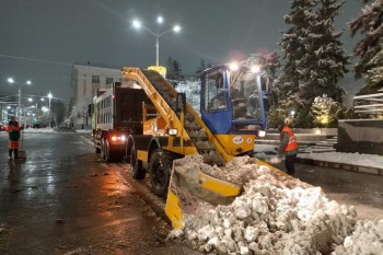 Уборка праздничных мест в Чебоксарах в новогодние каникулы будет круглосуточной