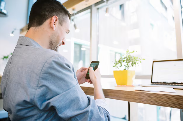 «Билайн.аналитика»: 7 из 10 пользователей ИИ в России выбирают «Алису AI»