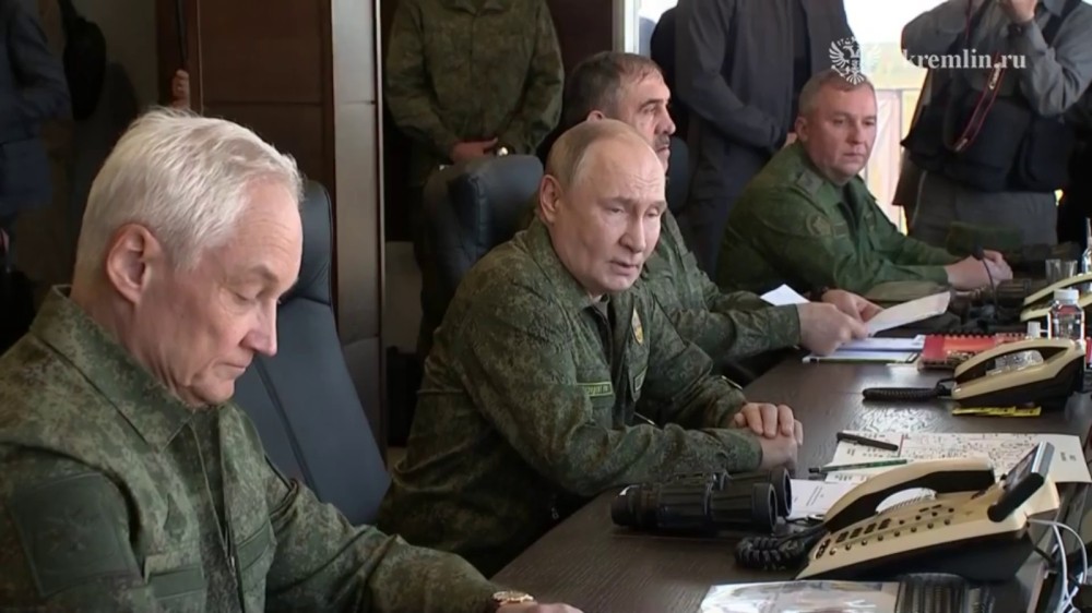 Владимир Путин посетил учения "Запад-2025" в Мулино (ВИДЕО) Владимир Путин посетил учения "Запад-2025" в Мулино (ВИДЕО)