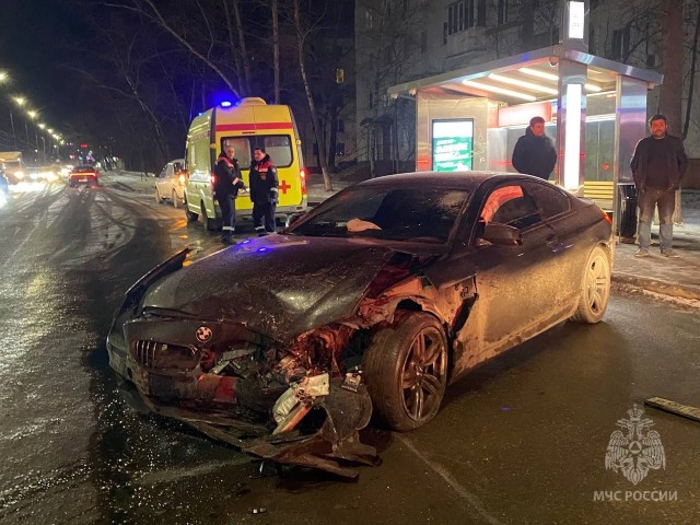 Троих человек пришлось деблокировать из автомобилей после ДТП в Нижнем Новгороде