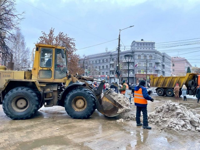 Более 400 единиц спецтехники было задействовано для уборки снега с улиц Нижнего Новгорода  