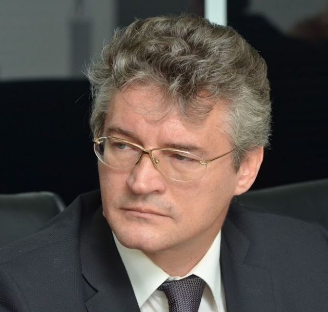 Евгений Семенов считает, что при Сергее Белове посты глав департаментов администрации города заняли люди, чьи репутация и профессионализм вызывают сомнения Евгений Семенов считает, что при Сергее Белове посты глав департаментов администрации города заняли люди, чьи репутация и профессионализм вызывают сомнения