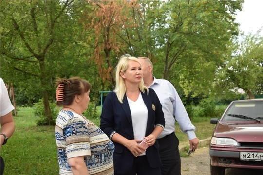 Двор приведут в порядок после жалобы местной жительницы на "Прямую линию" главы администрации Чебоксар Алексея Ладыкова