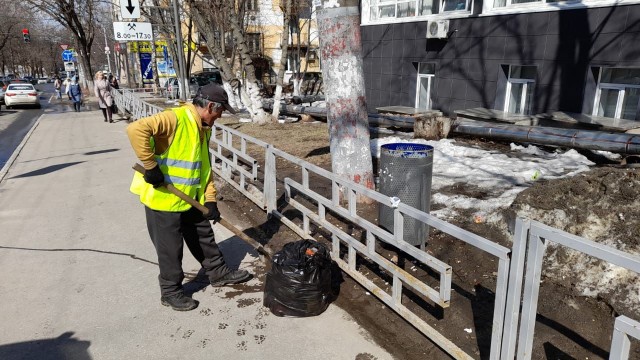 Комплексную очистку территорий проводят в Советском районе