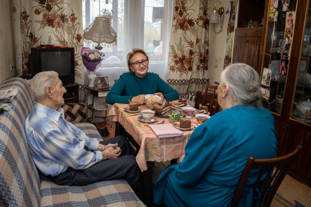 Депутат Госдумы Наталья Назарова поздравила семью Бариновых с 70-летием совместной жизни