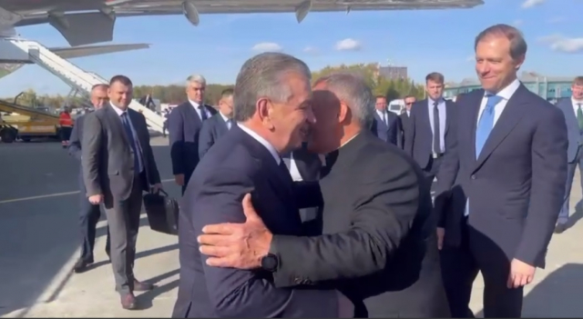 Президент Узбекистана Шавкат Мирзиёев прибыл в Казань (ВИДЕО)