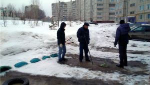 Почти 90 машино-мест на гостевых парковках Московского района Чебоксар освобождены от блокирующих устройств