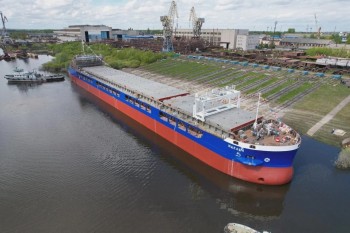 Cухогруз &quot;Идель-4&quot; спущен на воду в Навашине Нижегородской области