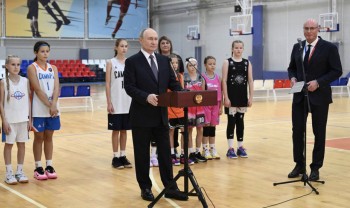 Владимир Путин по ВКС открыл Академию настольного тенниса в Оренбурге