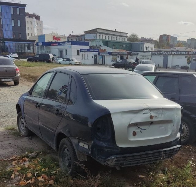 Несанкционированная стоянка бесхозных автомобилей обнаружена на ул. Калинина в Чебоксарах Несанкционированная стоянка бесхозных автомобилей обнаружена на ул. Калинина в Чебоксарах