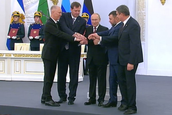 Владимир Путин подписал договоры о принятии в состав РФ четырёх новых регионов (ВИДЕО)