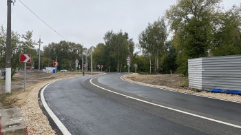 Дорогу и временный железнодорожный переезд открыли на ул. Новосоветской в Нижнем Новгороде