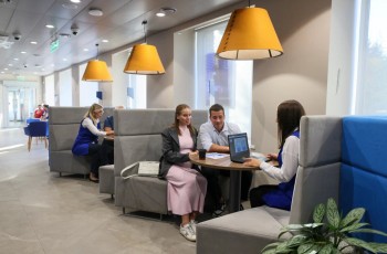 ВТБ выяснил, сколько свободных денег россияне хранят на карте