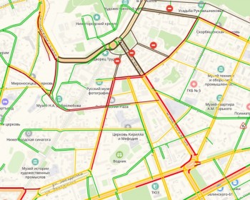 Пробки уже традиционно сковали центр Нижнего Новгорода из-за репетиции парада Победы