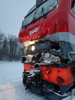 Пассажирский поезд "Адлер-Пермь" столкнулся с маневровым локомотивом в Ульяновской области 