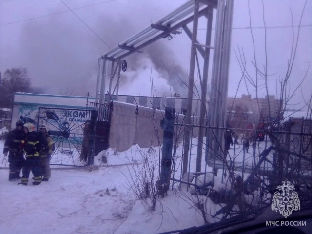 Здание автосервиса загорелось в Нижнем Новгороде