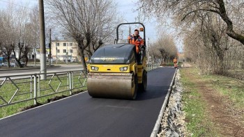 Тротуары на Маршала Конева в Кирове доделают к 1 мая