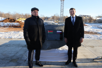 Глеб Никитин и Роман Головченко заложили капсулу времени на месте строительства школы в Арзамасе