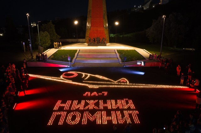 Тысячи свечей  в форме истребителя Ла-7 зажгли в Нижнем Новгороде