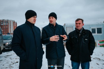 Две тысячи свай забивают под школу в Садовом в Чебоксарах