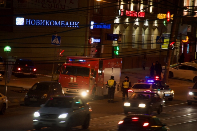 Посетителей эвакуируют из ТЦ "Этажи" в Нижнем Новгороде