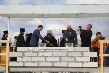 Дмитрий Чернышенко заложил капсулу в основание строящегося духовно-просветительского центра в Дивееве