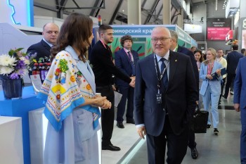 Кировская делегация открыла стенд на "Иннопром-2025" Кировская делегация открыла стенд на "Иннопром-2025"