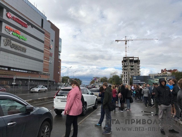 Эвакуация проходит в нижегородском ТРК "Небо" Эвакуация проходит в нижегородском ТРК "Небо"