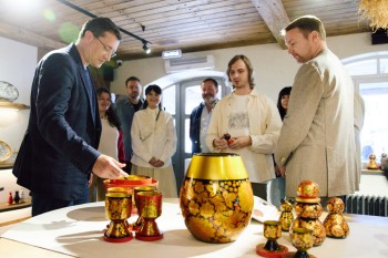 Глеб Никитин принял участие в русских выходных от бренда «Хохлома» в Плёсе Ивановской области Глеб Никитин принял участие в русских выходных от бренда «Хохлома» в Плёсе Ивановской области