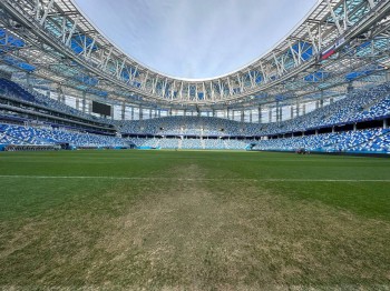 Покрытие стадиона "Нижний Новгород" восстанавливают после потасовки на поле 