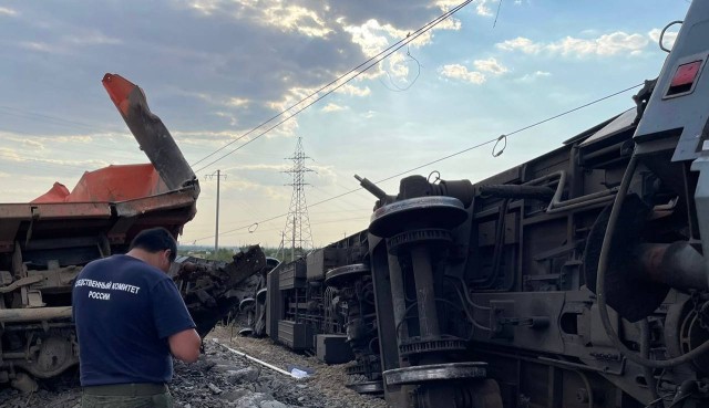 Трое остаются в тяжёлом состоянии после ДТП с поездом Казань - Адлер