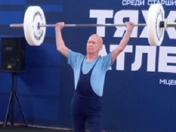 93-летний Николай Исаков из Ульяновска стал чемпионом России по пауэрлифтингу