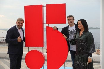 Глеб Никитин принял участие в открытии летнего кинотеатра на Нижневолжской набережной