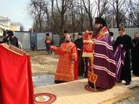 Владыка Георгий провел молебен на месте работ по возведению церкви Зосимы и Савватия в Саровской пустыни