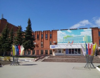 ДК "Салют" в Чебоксарах обновит витражные окна