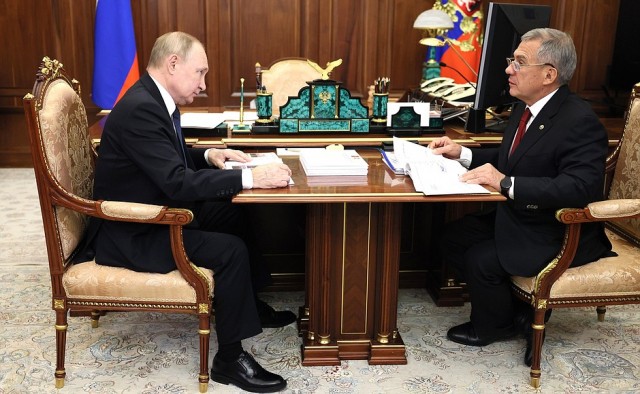 Владимир Путин провёл рабочую встречу с главой Татарстана Рустамом Миннихановым